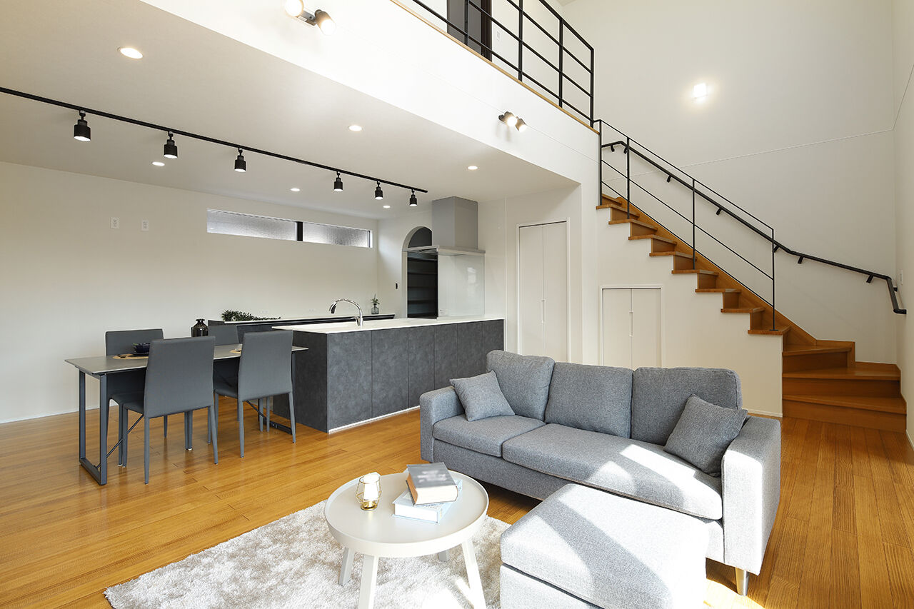 パシフィック・ホーム&リノベーション/岡田建設 【3000万円以下/40坪以下/太陽光発電】大型吹き抜けリビングと中庭のある住まい（間取り図有）の建築実例画像2