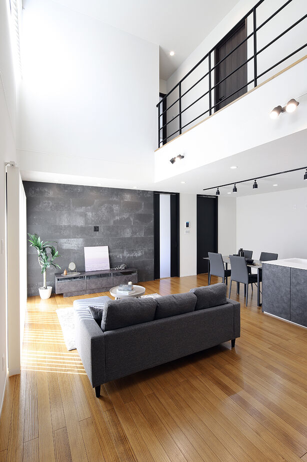 パシフィック・ホーム&リノベーション/岡田建設 【3000万円以下/40坪以下/太陽光発電】大型吹き抜けリビングと中庭のある住まい（間取り図有）の建築実例画像3