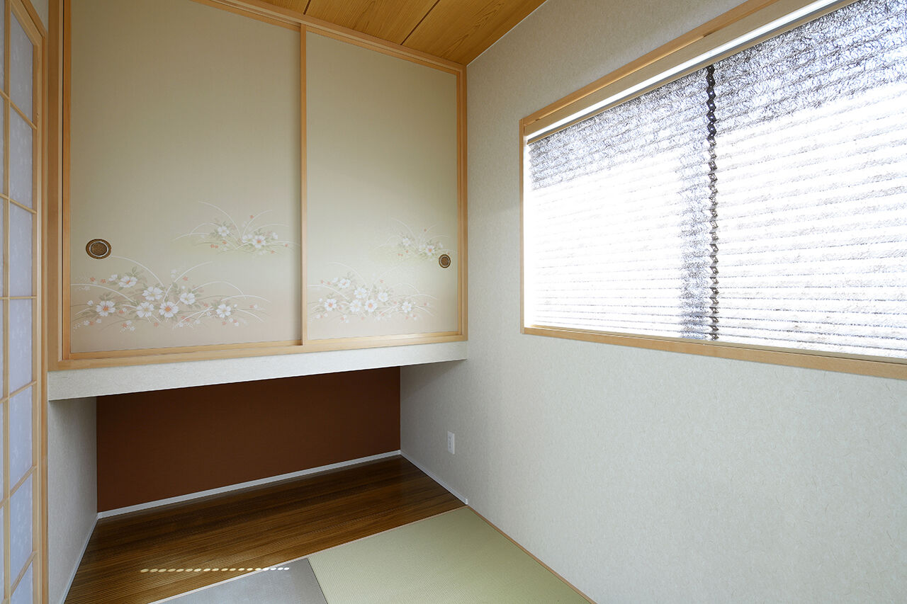 パシフィック・ホーム&リノベーション/岡田建設 【3000万円以下/40坪以下/太陽光発電】大型吹き抜けリビングと中庭のある住まい（間取り図有）の建築実例画像5