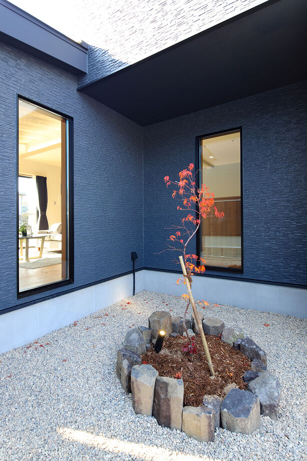 パシフィック・ホーム&リノベーション/岡田建設 【3000万円以下/40坪以下/太陽光発電】勾配天井のリビングとお気に入りのアクセントクロス（間取り図有）の建築実例画像5