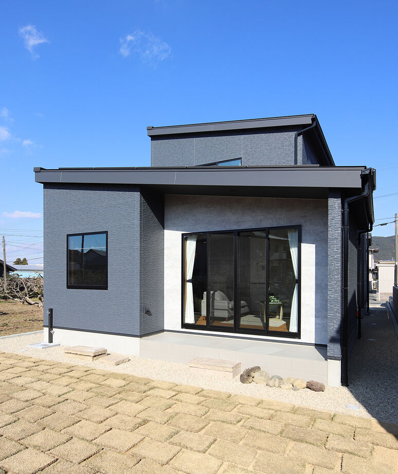 パシフィック・ホーム&リノベーション/岡田建設 【3000万円以下/40坪以下/太陽光発電】勾配天井のリビングとお気に入りのアクセントクロス（間取り図有）の建築実例画像10