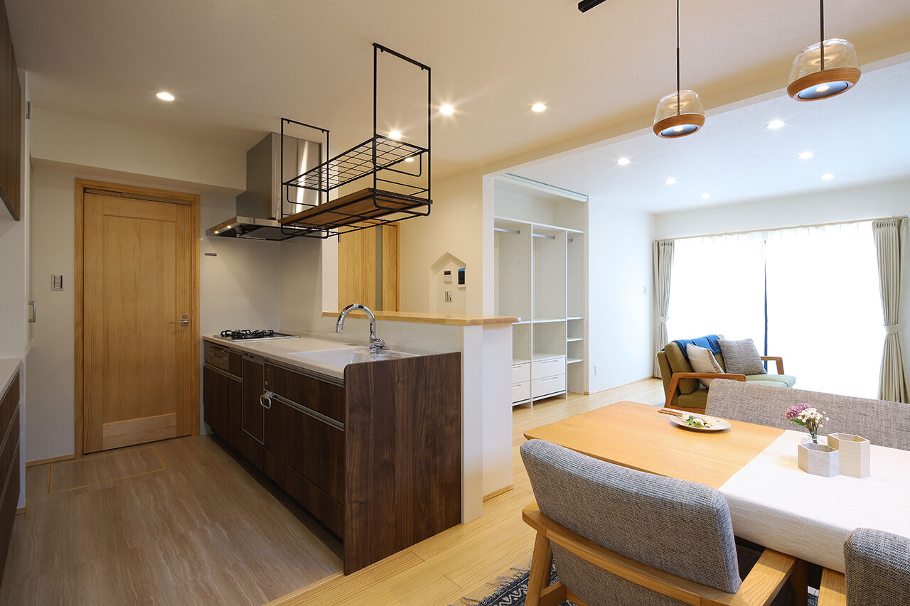 パシフィック・ホーム&リノベーション/岡田建設 【3000万円以下/40坪以下/二世帯住宅】セカンドリビングのある2世帯住宅/無垢材の床と建具（間取り図有）の建築実例画像3