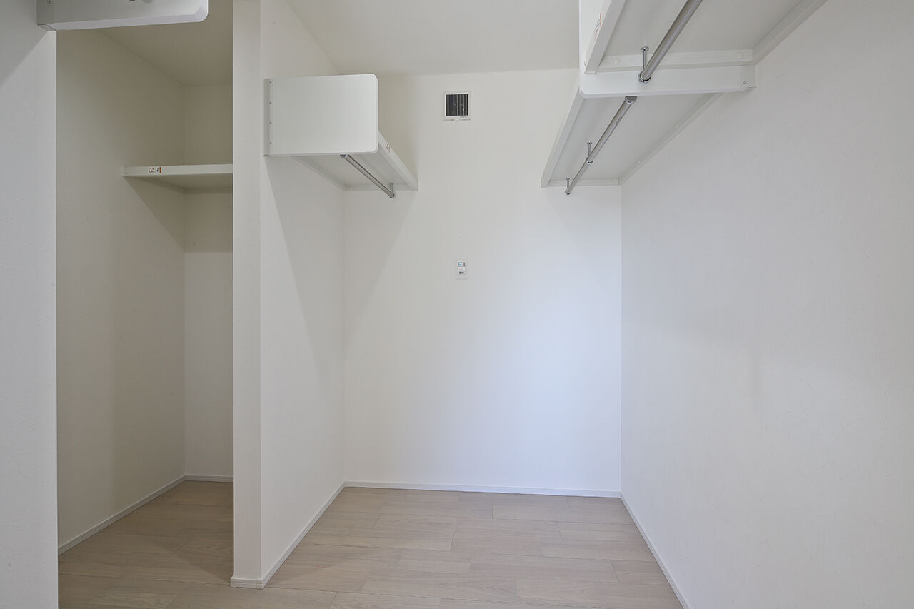 パシフィック・ホーム&リノベーション/岡田建設 【2000万円以下/40坪以下/太陽光発電】大きな吹き抜けリビングから花火を楽しむ高台の家（間取り図有）の建築実例画像6