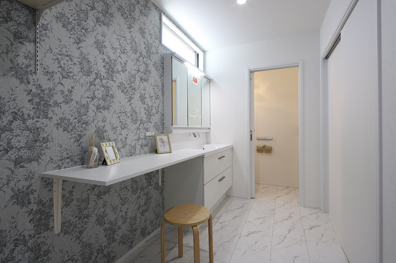 パシフィック・ホーム&リノベーション/岡田建設 【2000万円以下/40坪以下/太陽光発電】大きな吹き抜けリビングから花火を楽しむ高台の家（間取り図有）の建築実例画像8