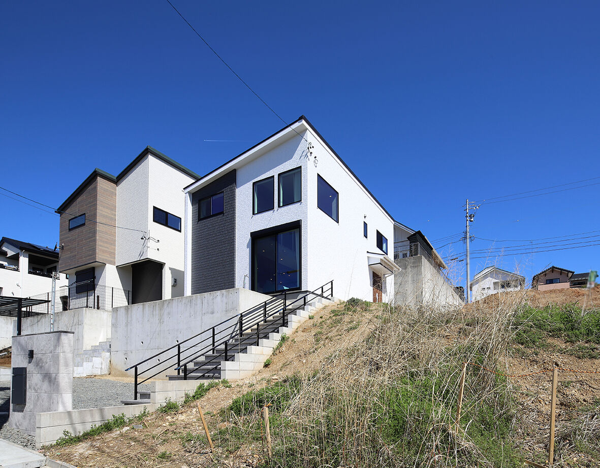 パシフィック・ホーム&リノベーション/岡田建設 【2000万円以下/40坪以下/太陽光発電】大きな吹き抜けリビングから花火を楽しむ高台の家（間取り図有）の建築実例画像10