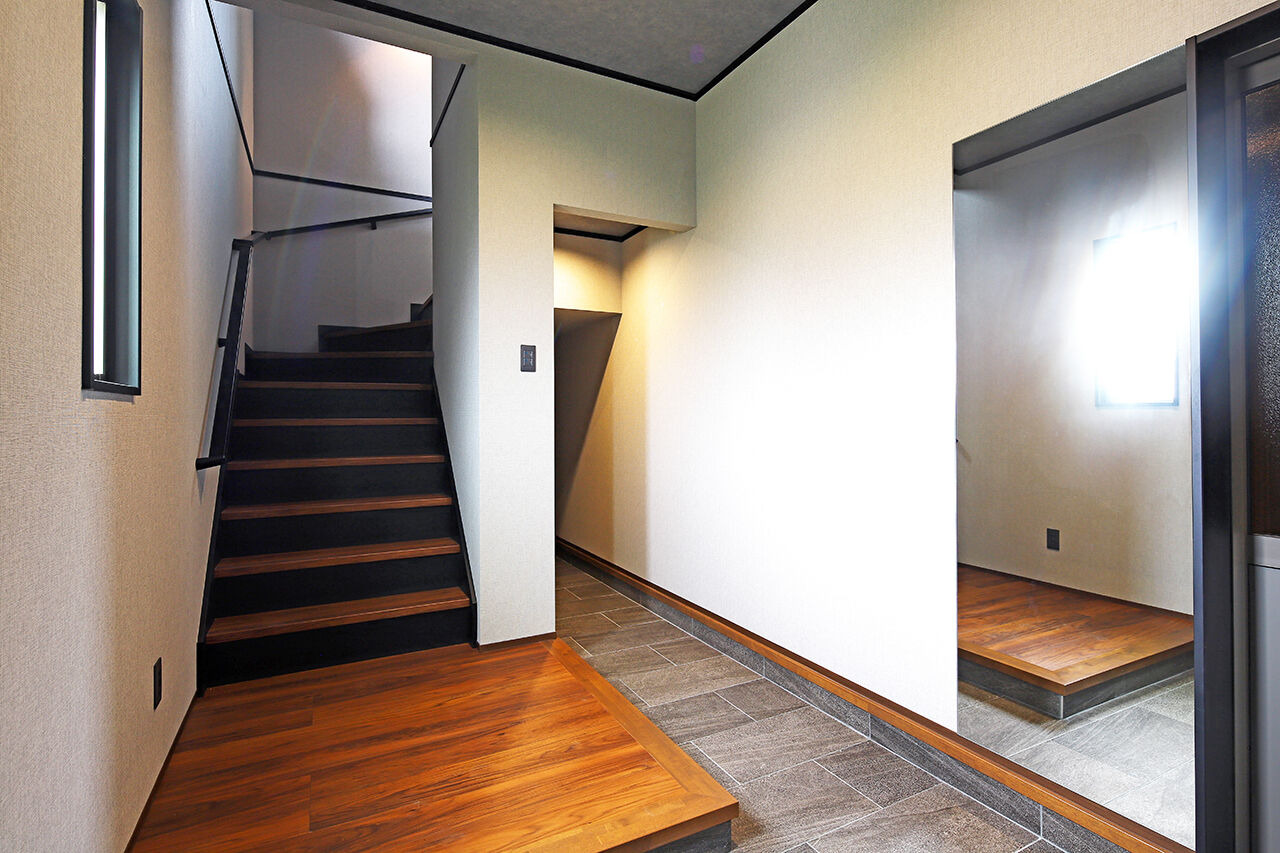 パシフィック・ホーム&リノベーション/岡田建設 【4000万円/70坪以下】3台分インナーガレージ付の事務所＆住居/2階大型リビング空間（間取り図有）の建築実例画像8