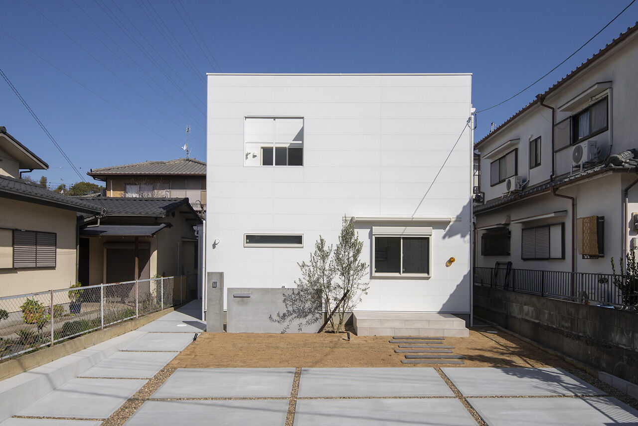 シバ・サンホーム 【2080万円／32坪／北葛城郡／間取り有】スカイデッキとワークスペースあり、空と暮らす南国風ヴィラの建築実例画像