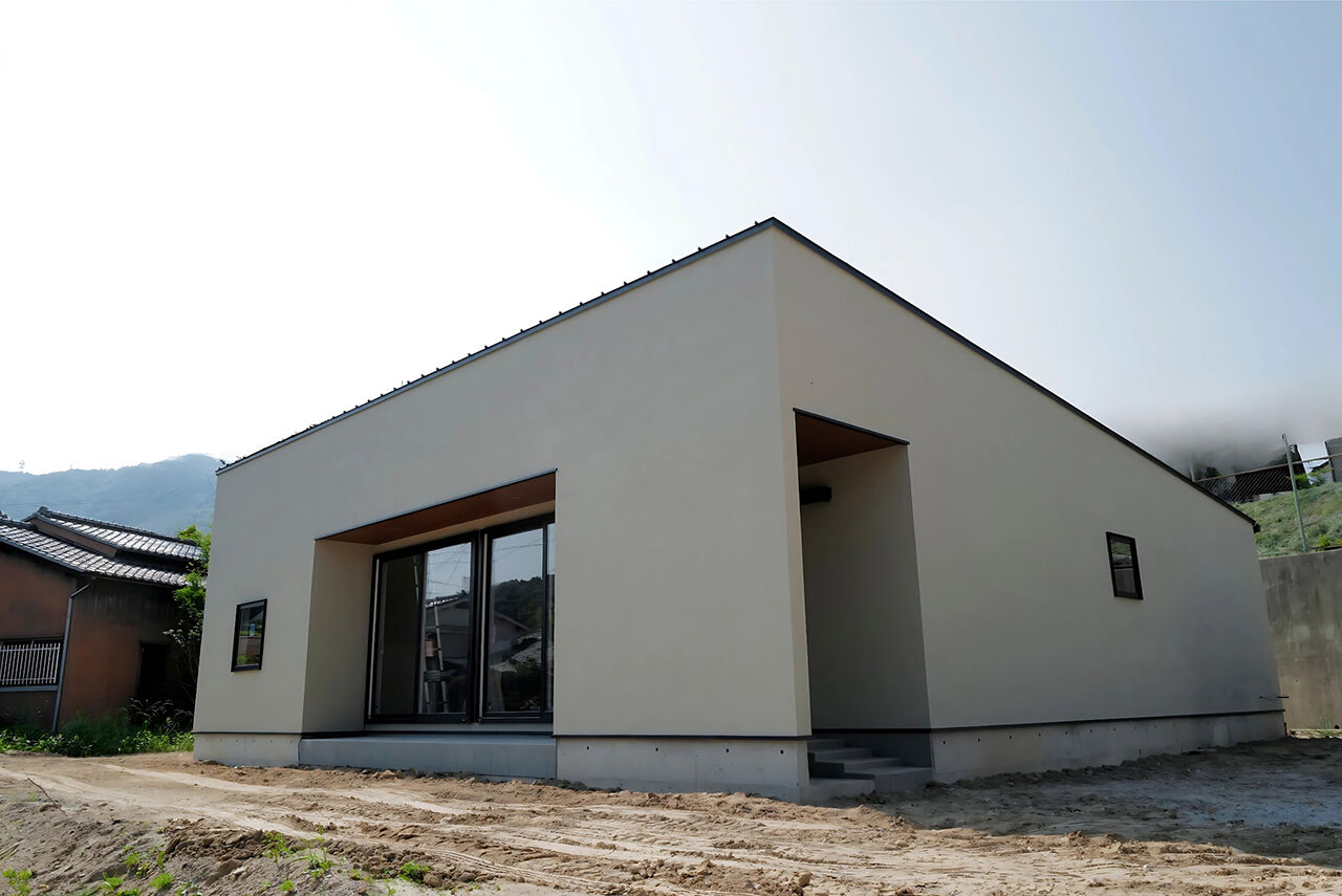 シバ・サンホーム 【3000万円／平屋／生駒市／42坪／間取り有】大きな窓の明るい住まい　家族団欒できる平屋プランの建築実例画像