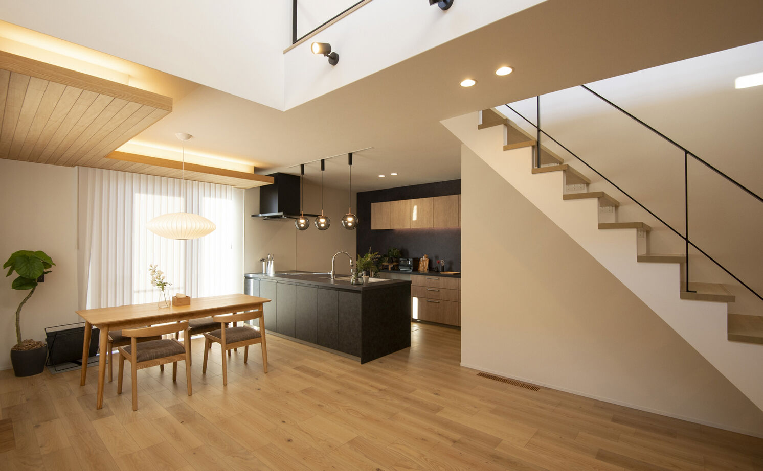 シバ・サンホーム 【北葛城郡｜2000万円｜ホテルライク】家族の笑顔と未来を明るく照らす、意匠を凝らした照明の数々の建築実例画像2