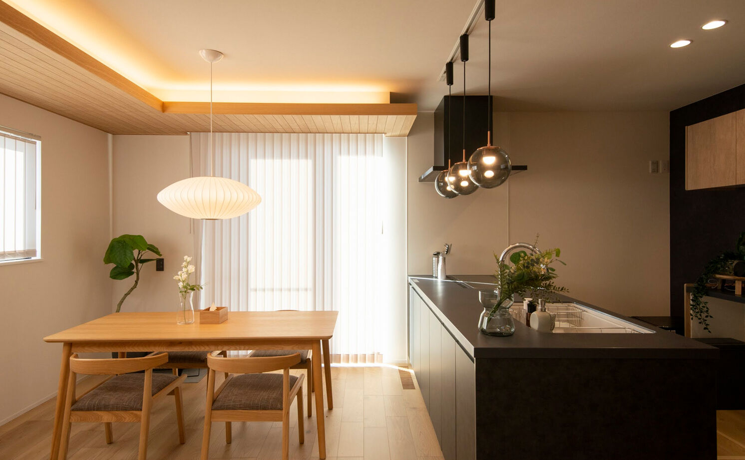 シバ・サンホーム 【北葛城郡｜2000万円｜ホテルライク】家族の笑顔と未来を明るく照らす、意匠を凝らした照明の数々の建築実例画像3