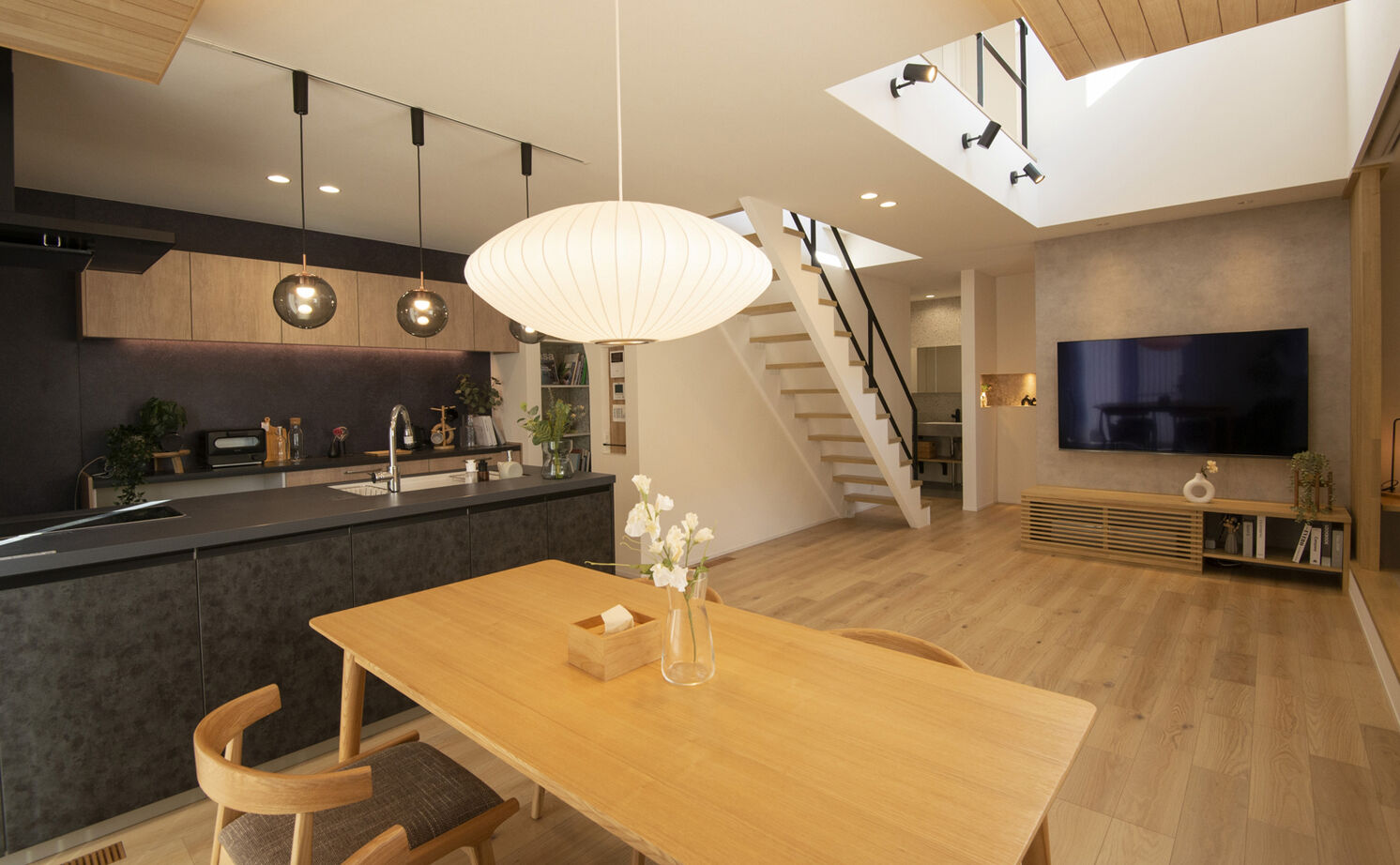 シバ・サンホーム 【北葛城郡｜2000万円｜ホテルライク】家族の笑顔と未来を明るく照らす、意匠を凝らした照明の数々の建築実例画像4