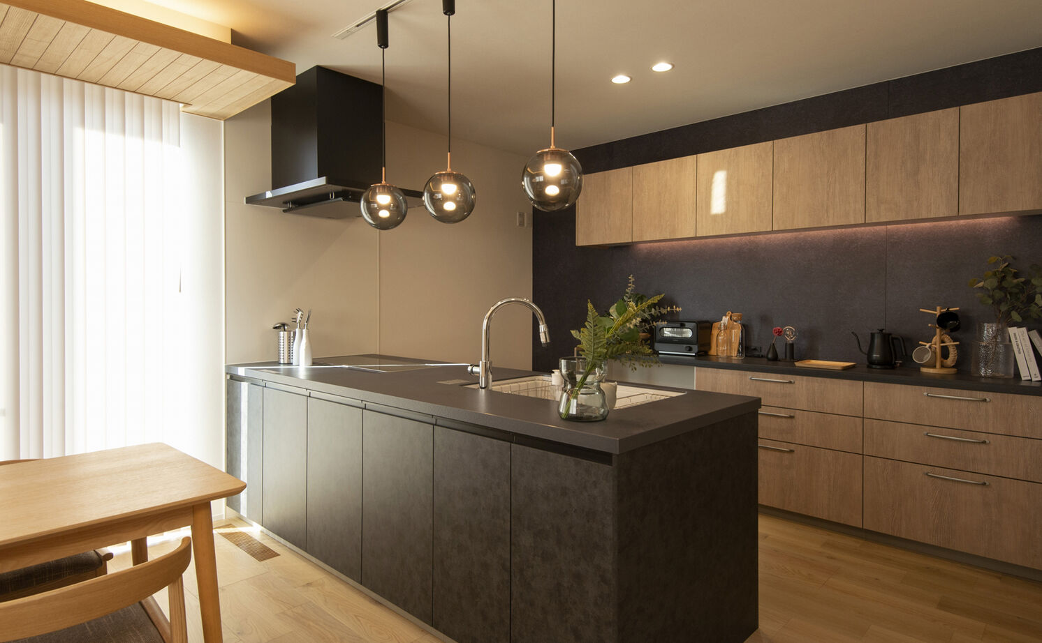 シバ・サンホーム 【北葛城郡｜2000万円｜ホテルライク】家族の笑顔と未来を明るく照らす、意匠を凝らした照明の数々の建築実例画像8