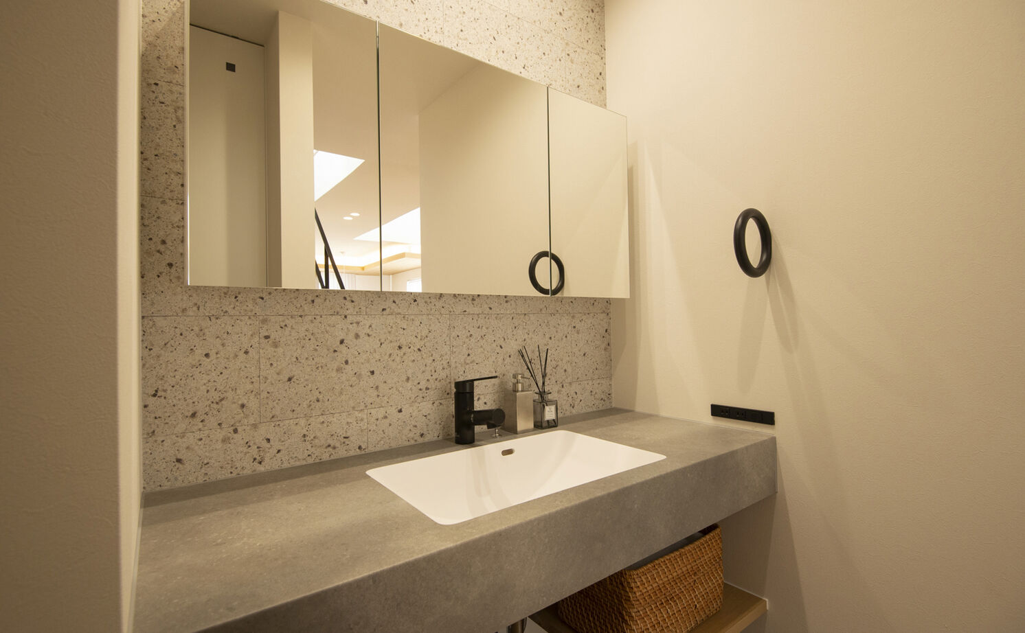 シバ・サンホーム 【北葛城郡｜2000万円｜ホテルライク】家族の笑顔と未来を明るく照らす、意匠を凝らした照明の数々の建築実例画像18