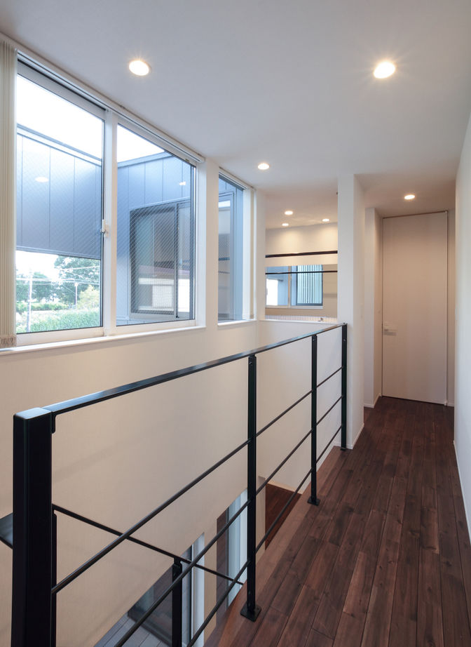 匠技建 【国立市/2000万円台/30坪台/間取り図】明るく広いリビングにウッドデッキを囲むような窓が少ない外観の家の建築実例画像9