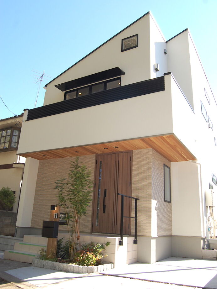 匠技建 【立川市/2000万円台/20坪台/自然素材/間取り図】広々とした吹き抜け2階リビング。梁の見える長方形の家の建築実例画像