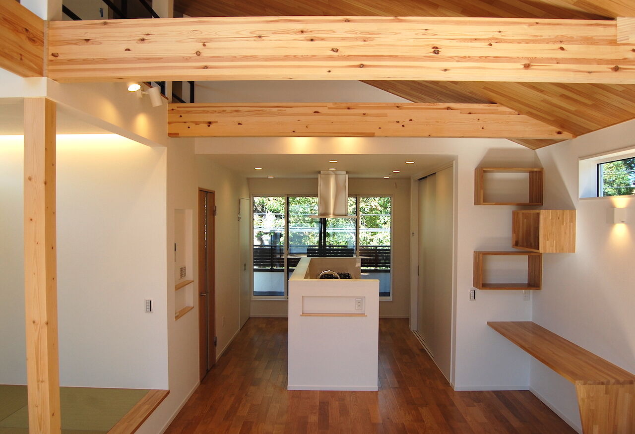 匠技建 【立川市/2000万円台/20坪台/自然素材/間取り図】広々とした吹き抜け2階リビング。梁の見える長方形の家の建築実例画像3