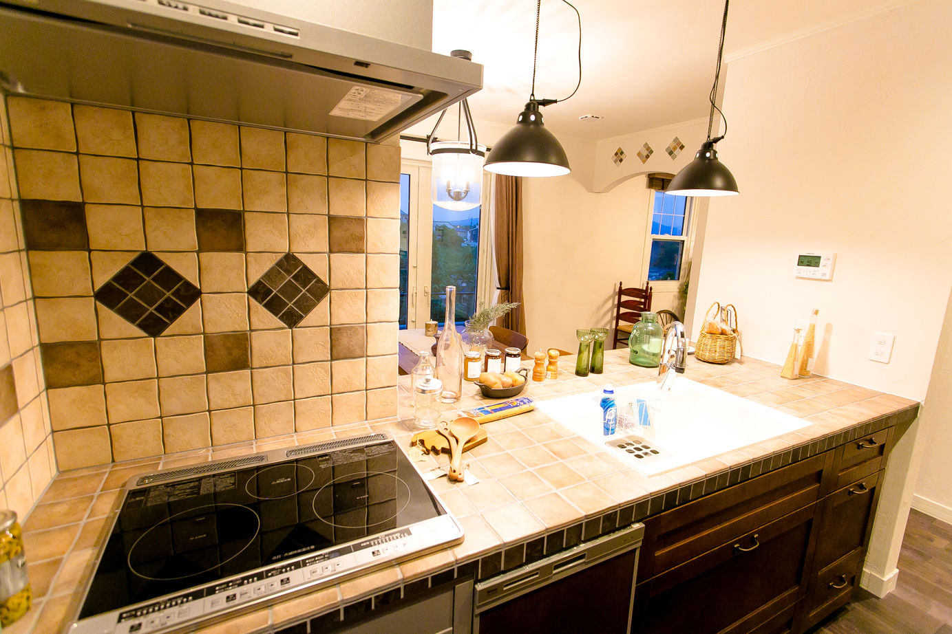 丸和建設 【鹿児島市 2階建て】34.31坪（113.45m2）　丘にたたずむ南欧風スローライフが楽しめる家の建築実例画像3