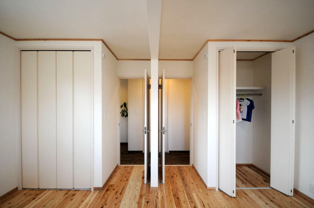 丸和建設 【姶良市 平屋】25.74坪（85.12m2）　漆喰の白壁と黒の床材のコントラストが映える家の建築実例画像5