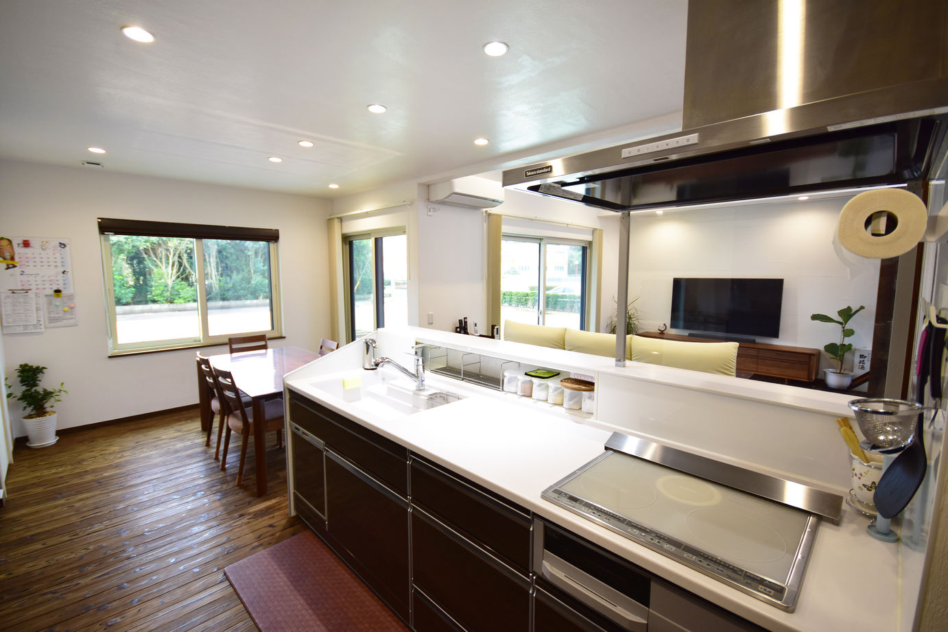 丸和建設 【鹿屋市 平屋】33.31坪（110.13m2）　タイルデッキと車・バイク用ガレージがある家の建築実例画像6