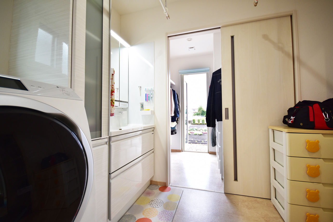 丸和建設 【鹿屋市 平屋】33.31坪（110.13m2）　タイルデッキと車・バイク用ガレージがある家の建築実例画像9