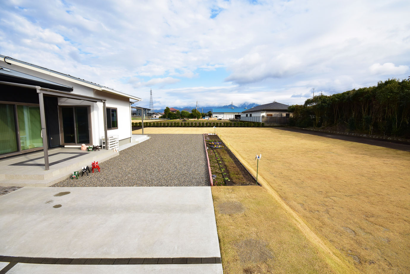 丸和建設 【鹿屋市 平屋】33.31坪（110.13m2）　タイルデッキと車・バイク用ガレージがある家の建築実例画像10