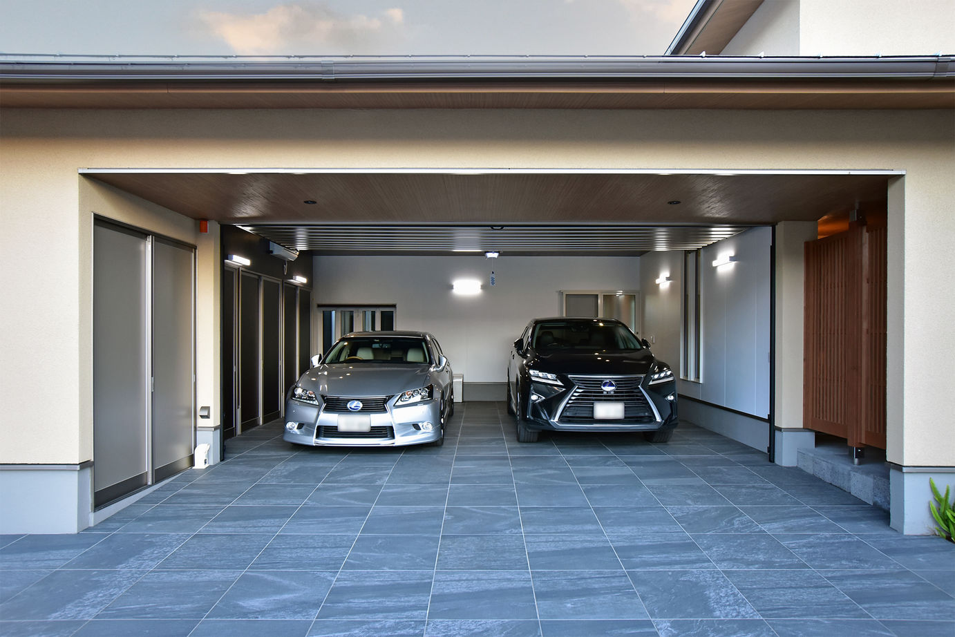 丸和建設 【日置市 平屋】59.74坪（197.50m2）　大空間ＬＤＫとガレージがある、和モダンな家の建築実例画像6