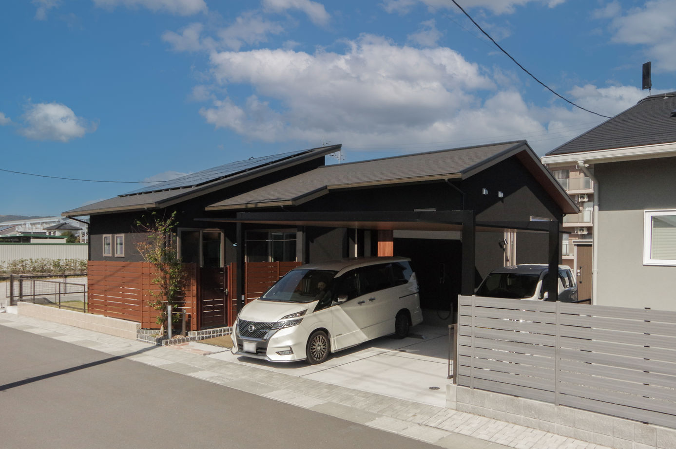 丸和建設 【霧島市 平屋】32.3坪（107.03m2）　小上がりのピアノスペースがある家の建築実例画像2