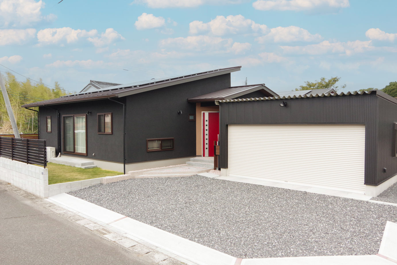 丸和建設 【鹿屋市 平屋】30.18坪（99.78m2）　キッチン隣接のカウンターと小上がりの和室がある家の建築実例画像3