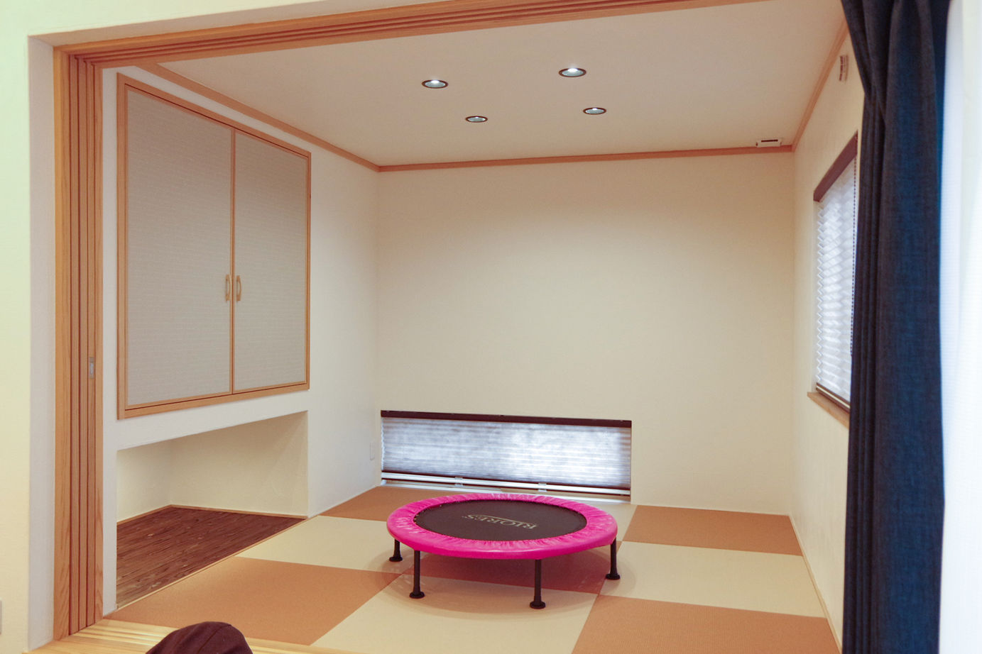 丸和建設 【鹿屋市 平屋】30.18坪（99.78m2）　キッチン隣接のカウンターと小上がりの和室がある家の建築実例画像4