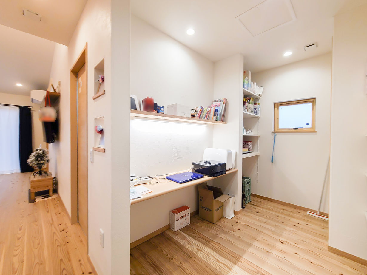 丸和建設 【鹿屋市 平屋】30.18坪（99.78m2）　キッチン隣接のカウンターと小上がりの和室がある家の建築実例画像5