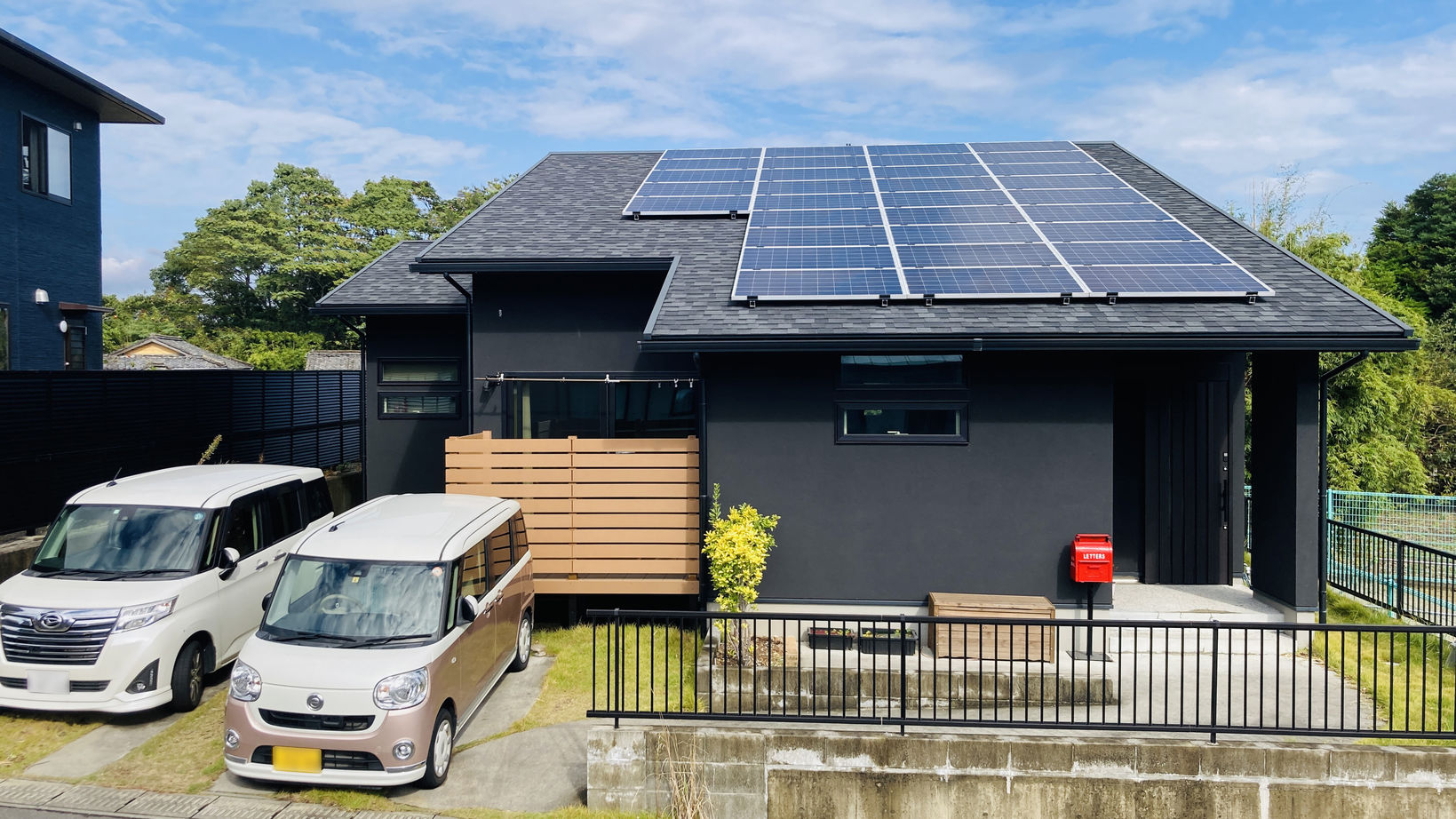 丸和建設 【鹿児島市 平屋】28.77坪（95.12m2）　黒い音響熟成木材を使った、小上がり和室のある家の建築実例画像3