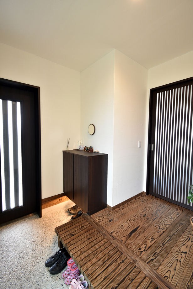 丸和建設 【鹿児島市 平屋】28.77坪（95.12m2）　黒い音響熟成木材を使った、小上がり和室のある家の建築実例画像5