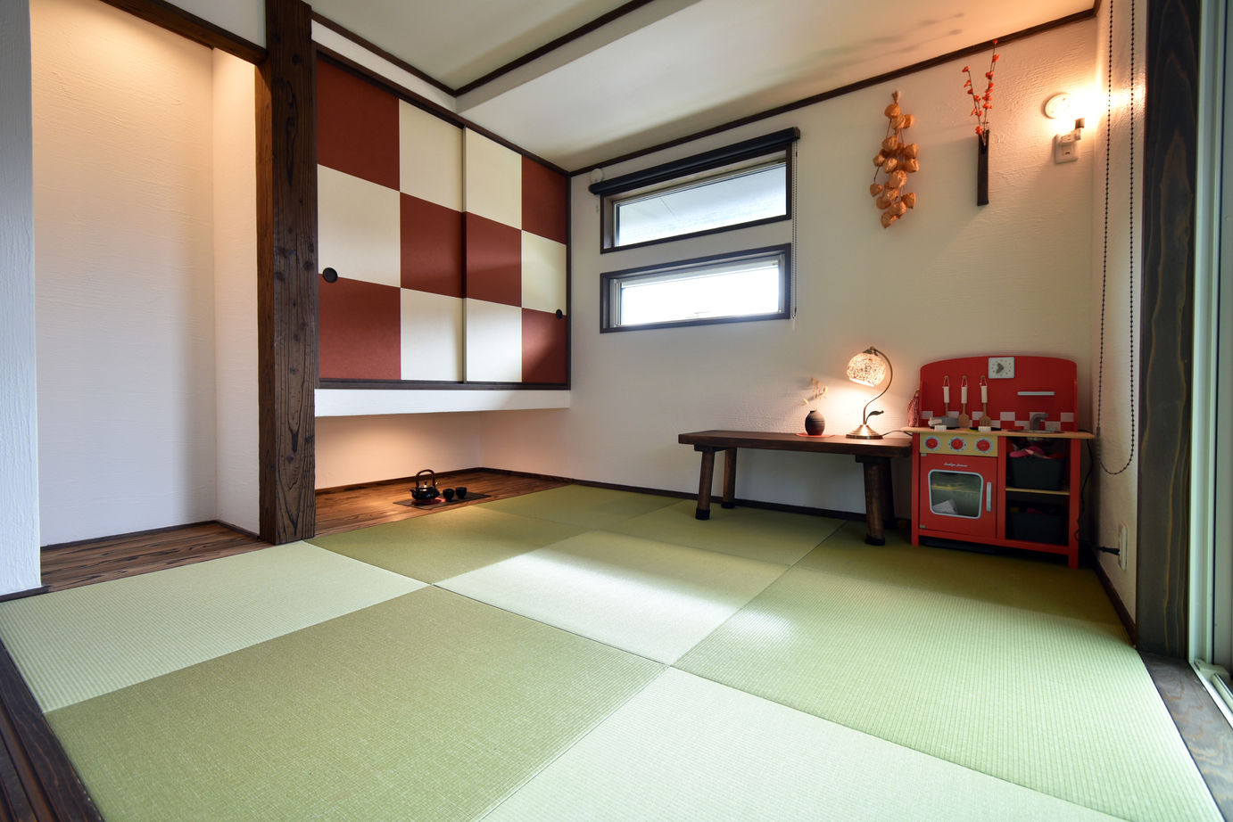 丸和建設 【鹿児島市 平屋】28.77坪（95.12m2）　黒い音響熟成木材を使った、小上がり和室のある家の建築実例画像6