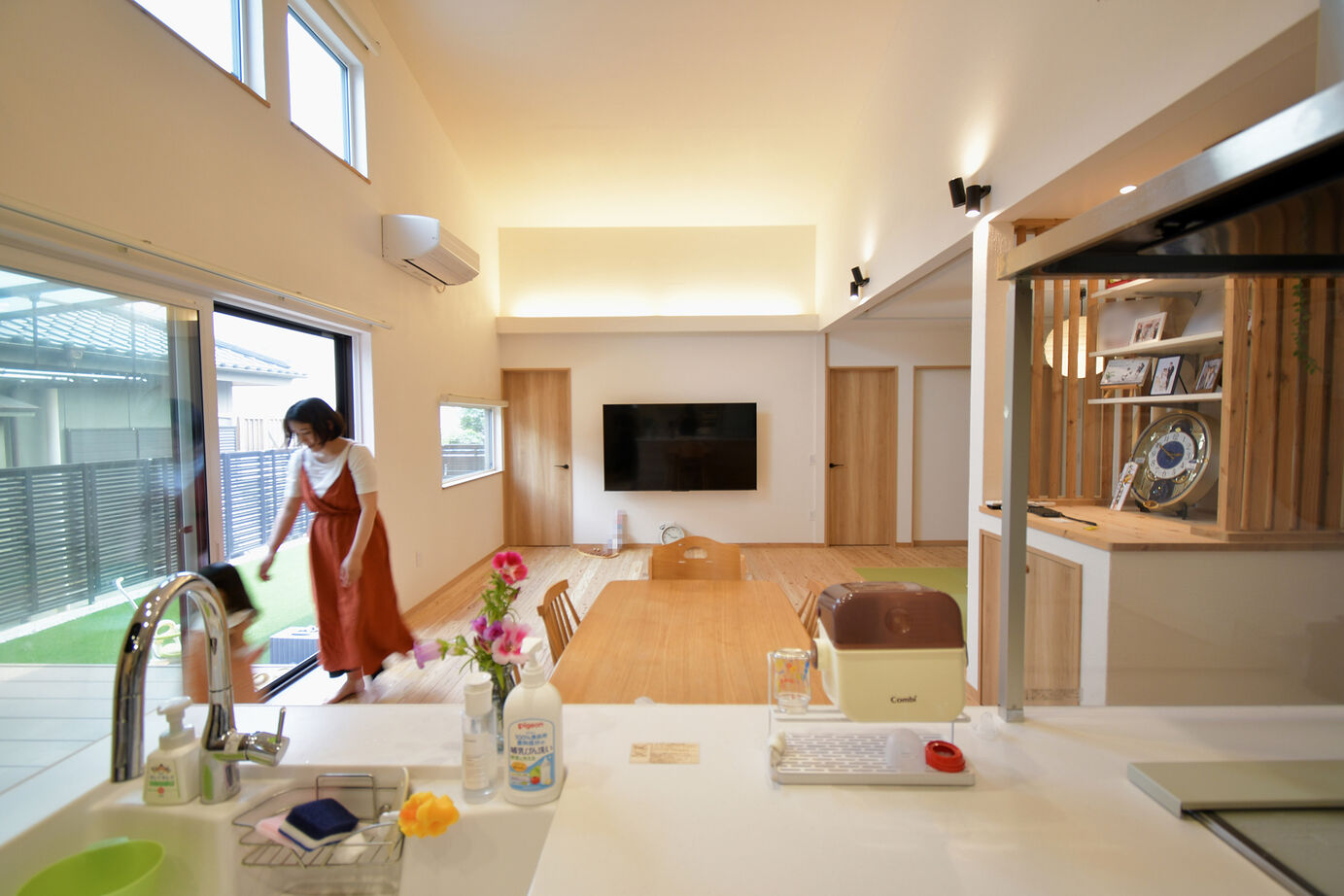 丸和建設 【日置市 平屋】30.49坪（100.82m2）ロフトやシューズ収納棚を設置した玄関など、こだわりがつまった平屋の建築実例画像3