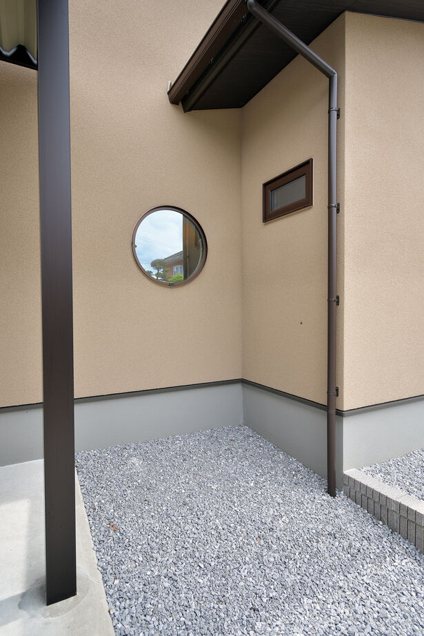 丸和建設 【日置市 平屋】30.49坪（100.82m2）ロフトやシューズ収納棚を設置した玄関など、こだわりがつまった平屋の建築実例画像7