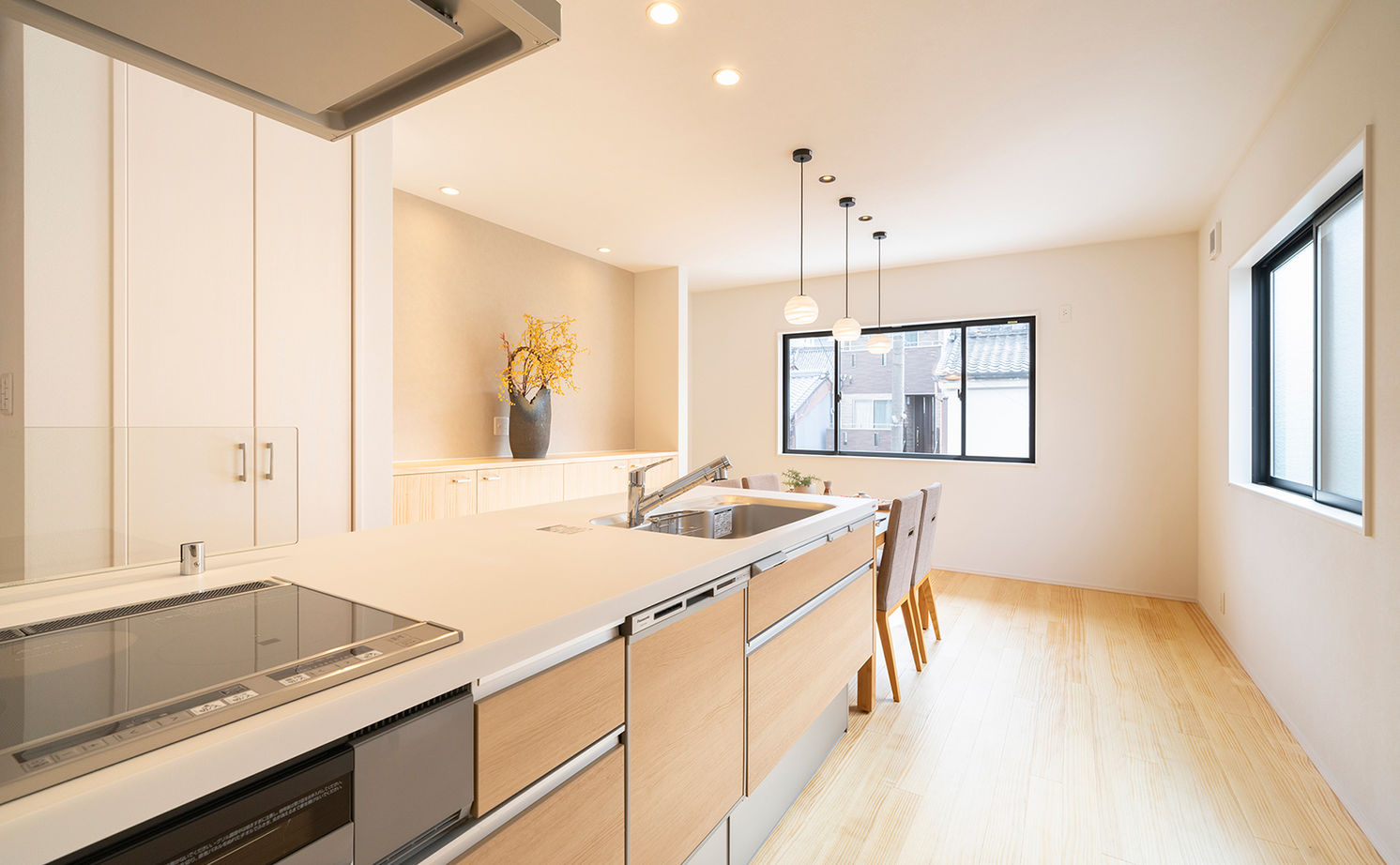 サブライムホーム（SUBLIME HOME） 【本体価格1840万円/間取図あり】明るく開放的な2階リビング。街並みに溶け込む、明るくモダンな現代の町家の建築実例画像11