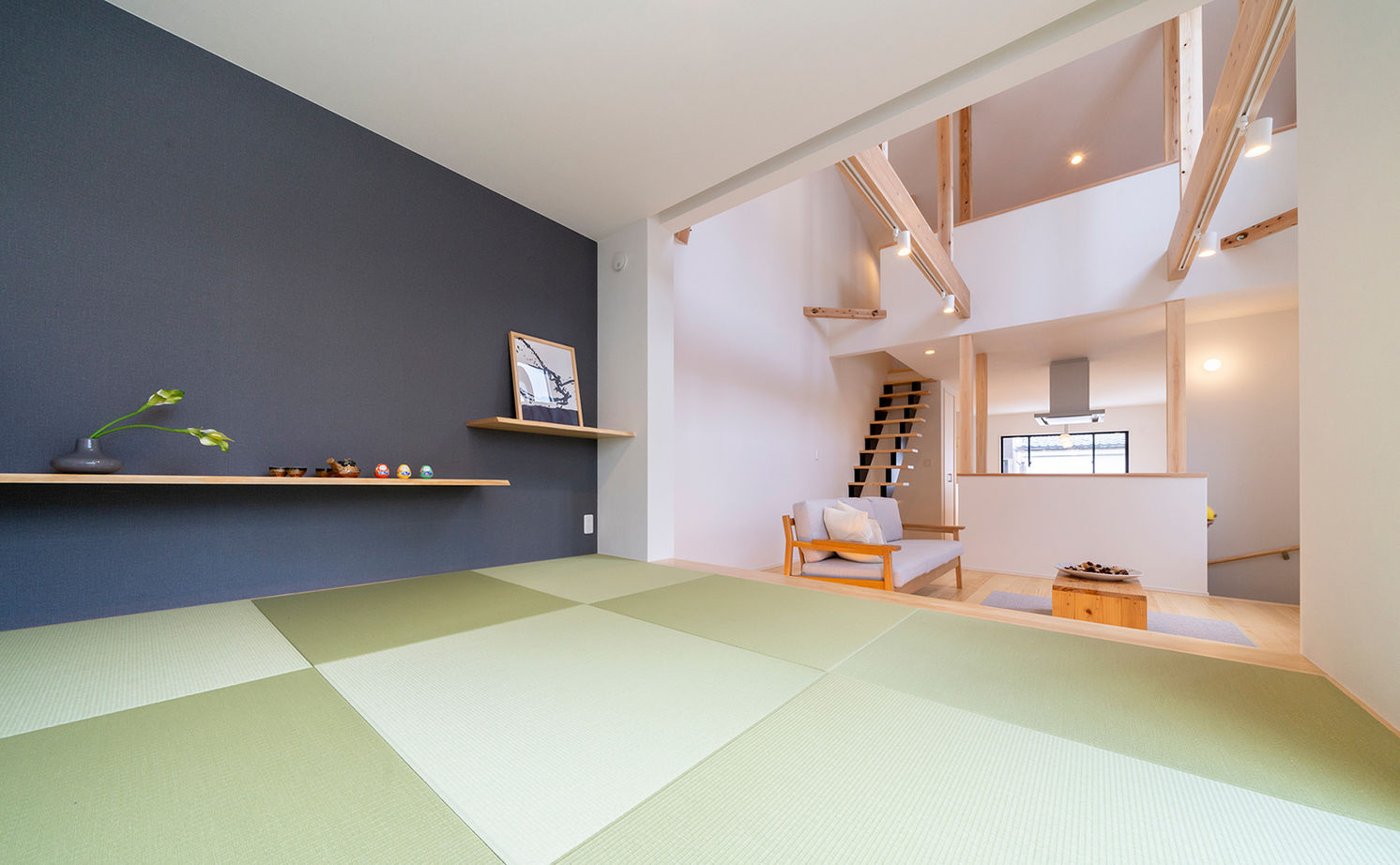 サブライムホーム（SUBLIME HOME） 【本体価格1840万円/間取図あり】明るく開放的な2階リビング。街並みに溶け込む、明るくモダンな現代の町家の建築実例画像13