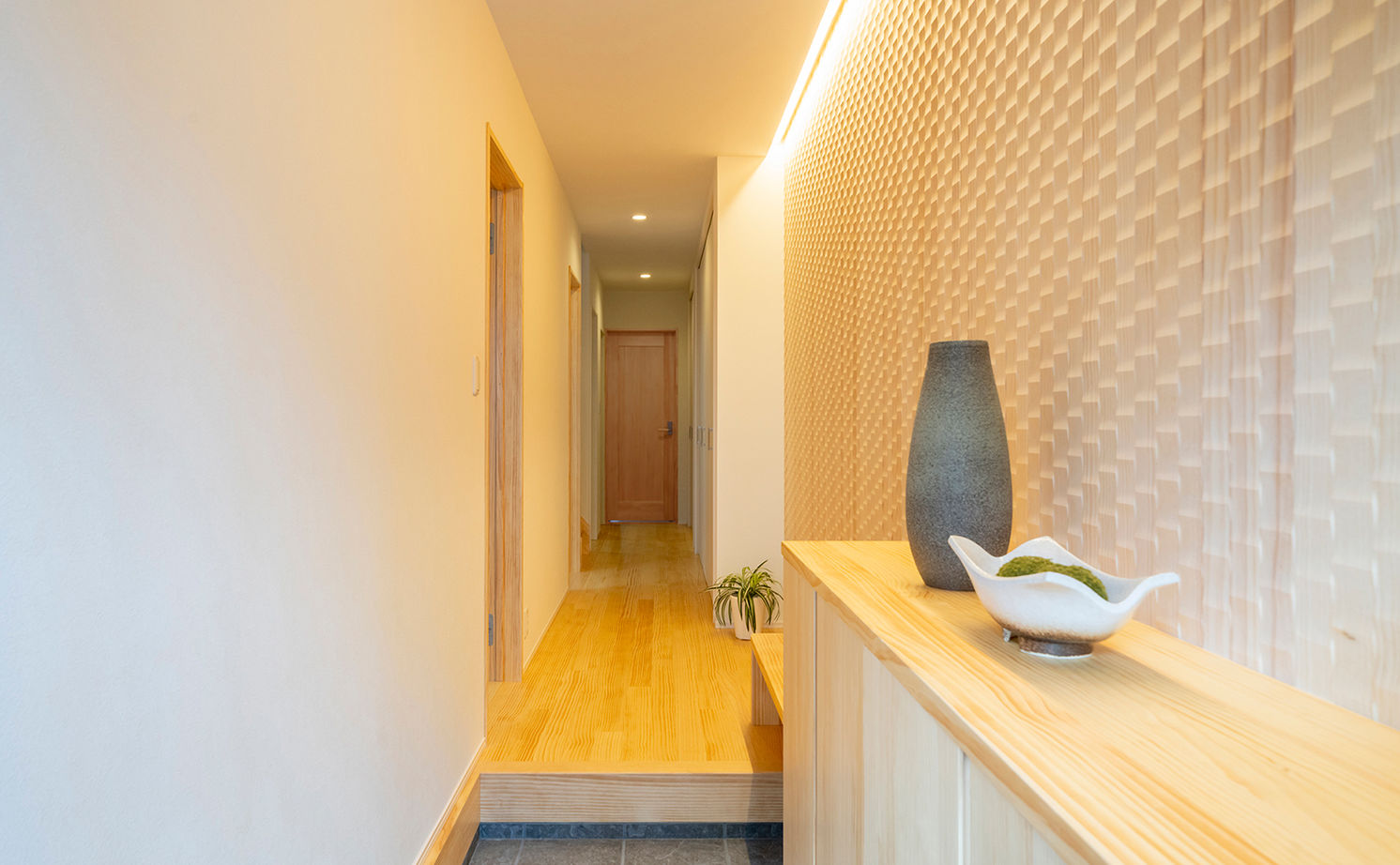 サブライムホーム（SUBLIME HOME） 【本体価格1840万円/間取図あり】明るく開放的な2階リビング。街並みに溶け込む、明るくモダンな現代の町家の建築実例画像15