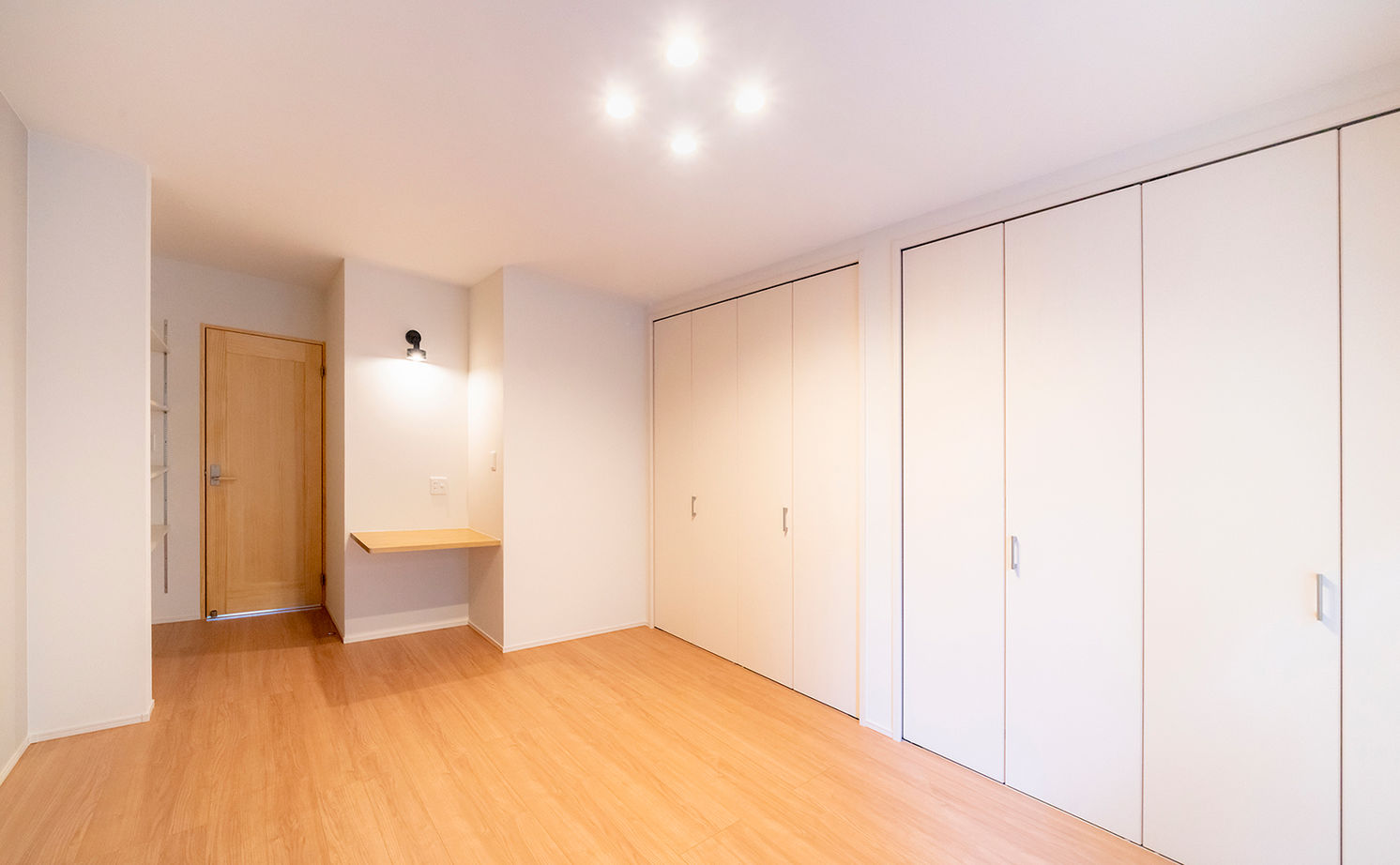 サブライムホーム（SUBLIME HOME） 【本体価格1840万円/間取図あり】明るく開放的な2階リビング。街並みに溶け込む、明るくモダンな現代の町家の建築実例画像18