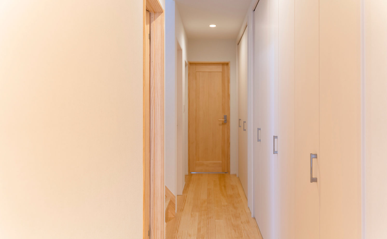 サブライムホーム（SUBLIME HOME） 【本体価格1840万円/間取図あり】明るく開放的な2階リビング。街並みに溶け込む、明るくモダンな現代の町家の建築実例画像19