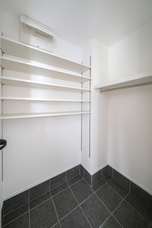 サブライムホーム（SUBLIME HOME） 【本体価格1400万円/間取図あり】インナーガレージのある４LDK。明るく開放的な2階リビングが心地よいの建築実例画像9