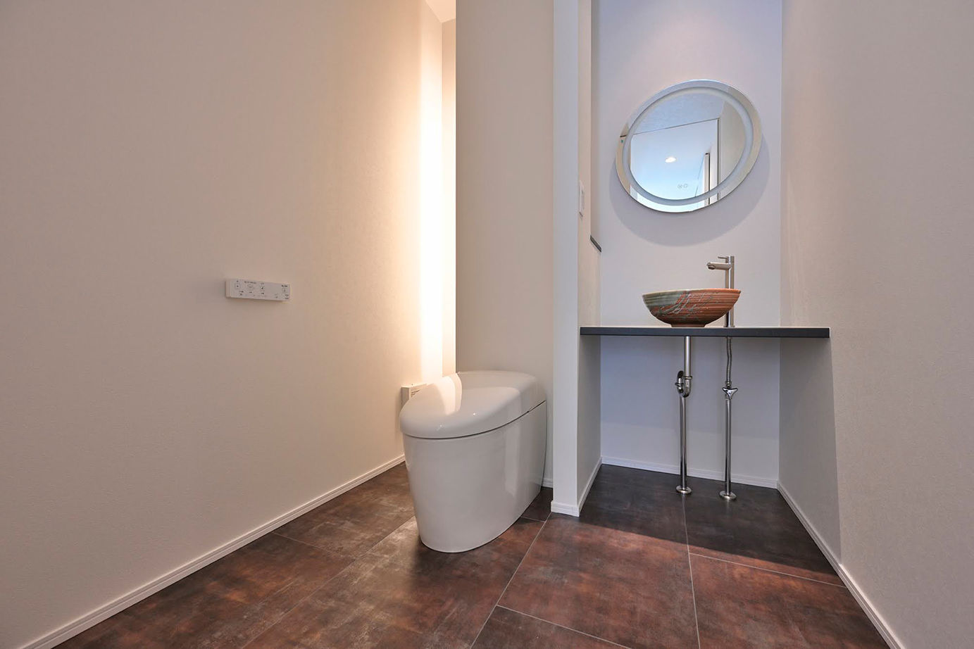 サブライムホーム（SUBLIME HOME） 【本体価格3077万円】リビングと中庭がつながる。冬は屋内でストーブやサウナ、夏は屋外でBBQやプールの建築実例画像15