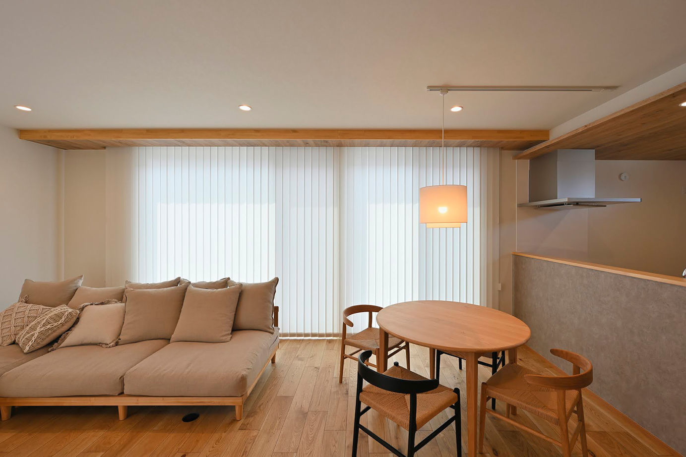 サブライムホーム（SUBLIME HOME） 【本体価格2333万円】無機質なグレー×優しい木目。直線的なデザインを用いた「美術館」のような住まいの建築実例画像2