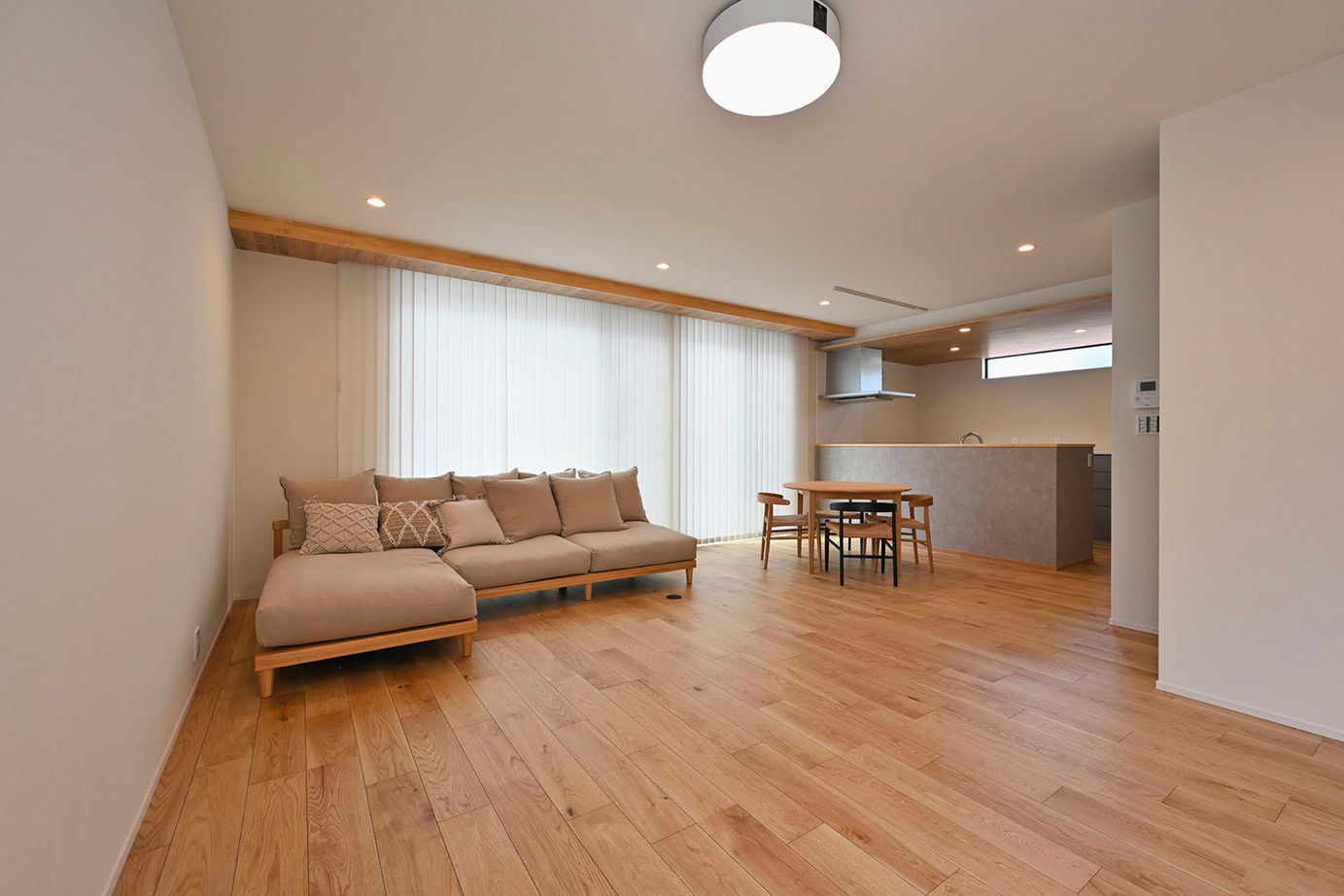 サブライムホーム（SUBLIME HOME） 【本体価格2333万円】無機質なグレー×優しい木目。直線的なデザインを用いた「美術館」のような住まいの建築実例画像4