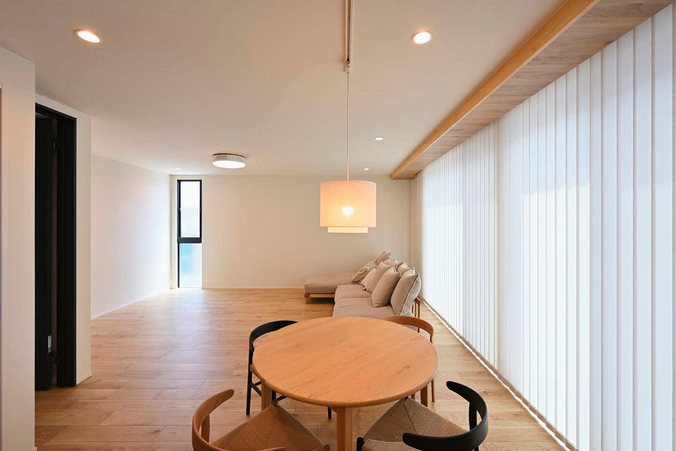 サブライムホーム（SUBLIME HOME） 【本体価格2333万円】無機質なグレー×優しい木目。直線的なデザインを用いた「美術館」のような住まいの建築実例画像10