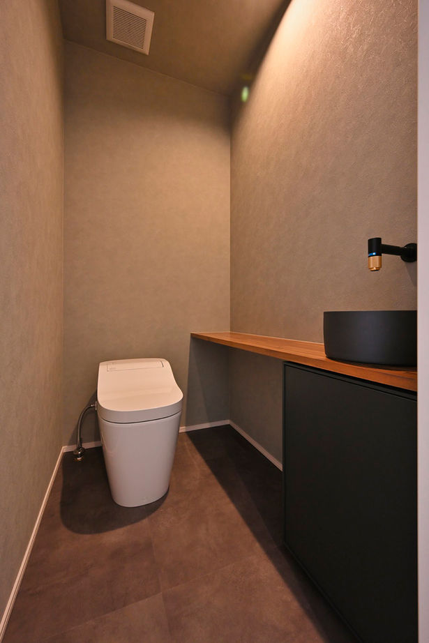 サブライムホーム（SUBLIME HOME） 【本体価格2333万円】無機質なグレー×優しい木目。直線的なデザインを用いた「美術館」のような住まいの建築実例画像14