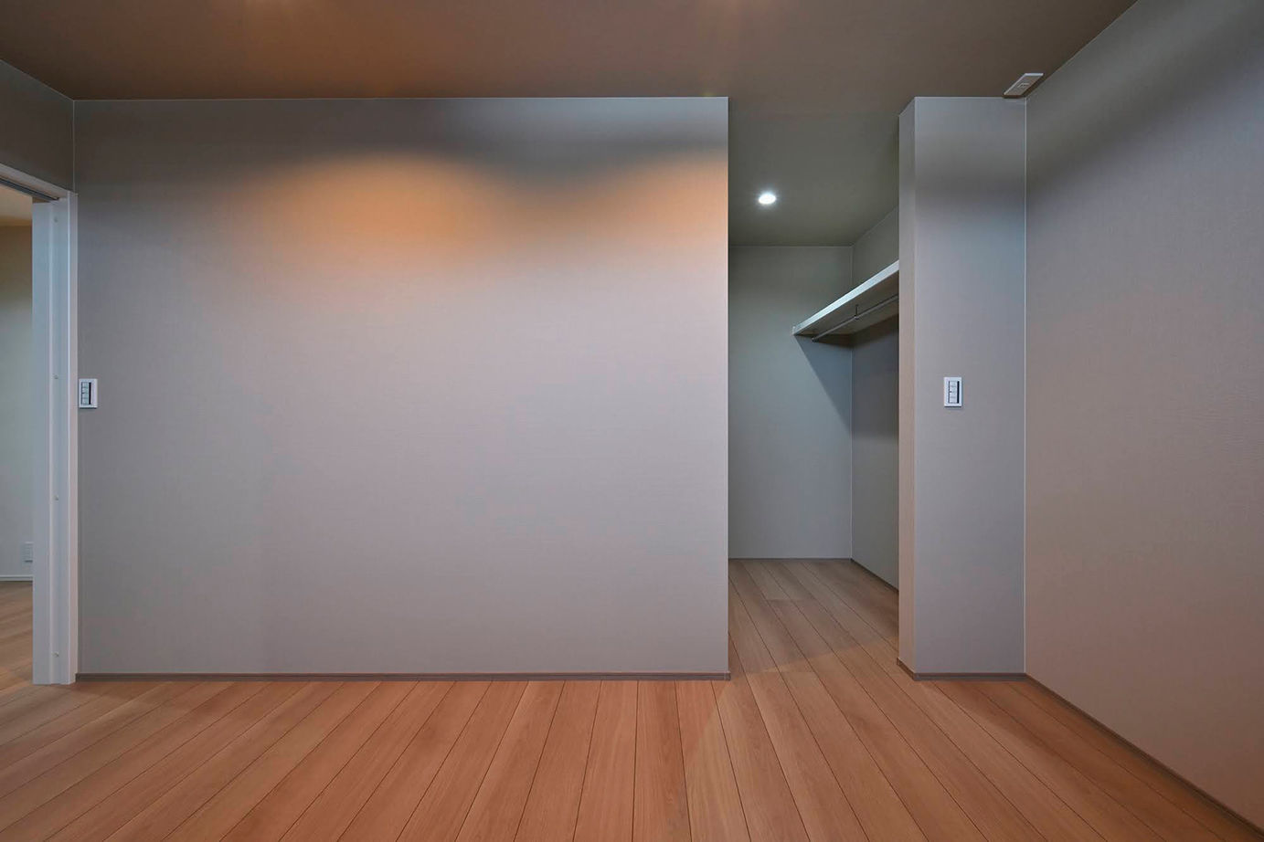 サブライムホーム（SUBLIME HOME） 【本体価格2333万円】無機質なグレー×優しい木目。直線的なデザインを用いた「美術館」のような住まいの建築実例画像16