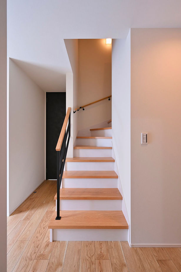 サブライムホーム（SUBLIME HOME） 【本体価格2333万円】無機質なグレー×優しい木目。直線的なデザインを用いた「美術館」のような住まいの建築実例画像17