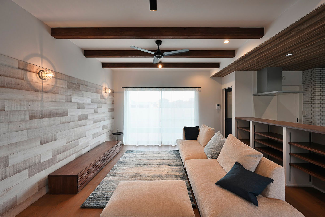 サブライムホーム（SUBLIME HOME） 【本体価格2606万円】動線や収納の工夫も満載！光や風を感じる広い間口のカリフォルニアスタイルの家の建築実例画像3