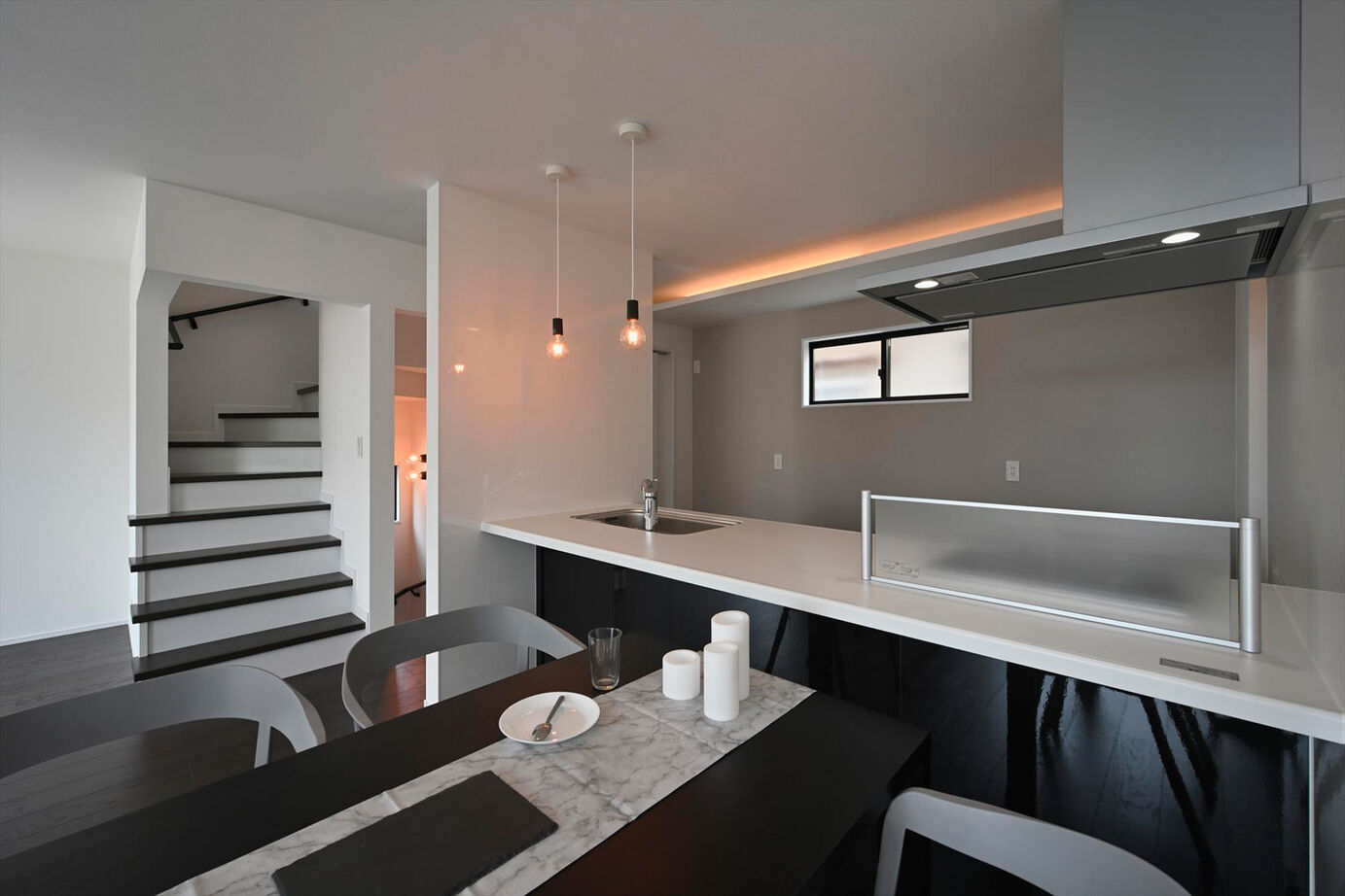 サブライムホーム（SUBLIME HOME） 【本体価格2857万円/間取図あり】ホテルライクなビルトインガレージのある3階建て。狭小地でも開放的に！の建築実例画像8